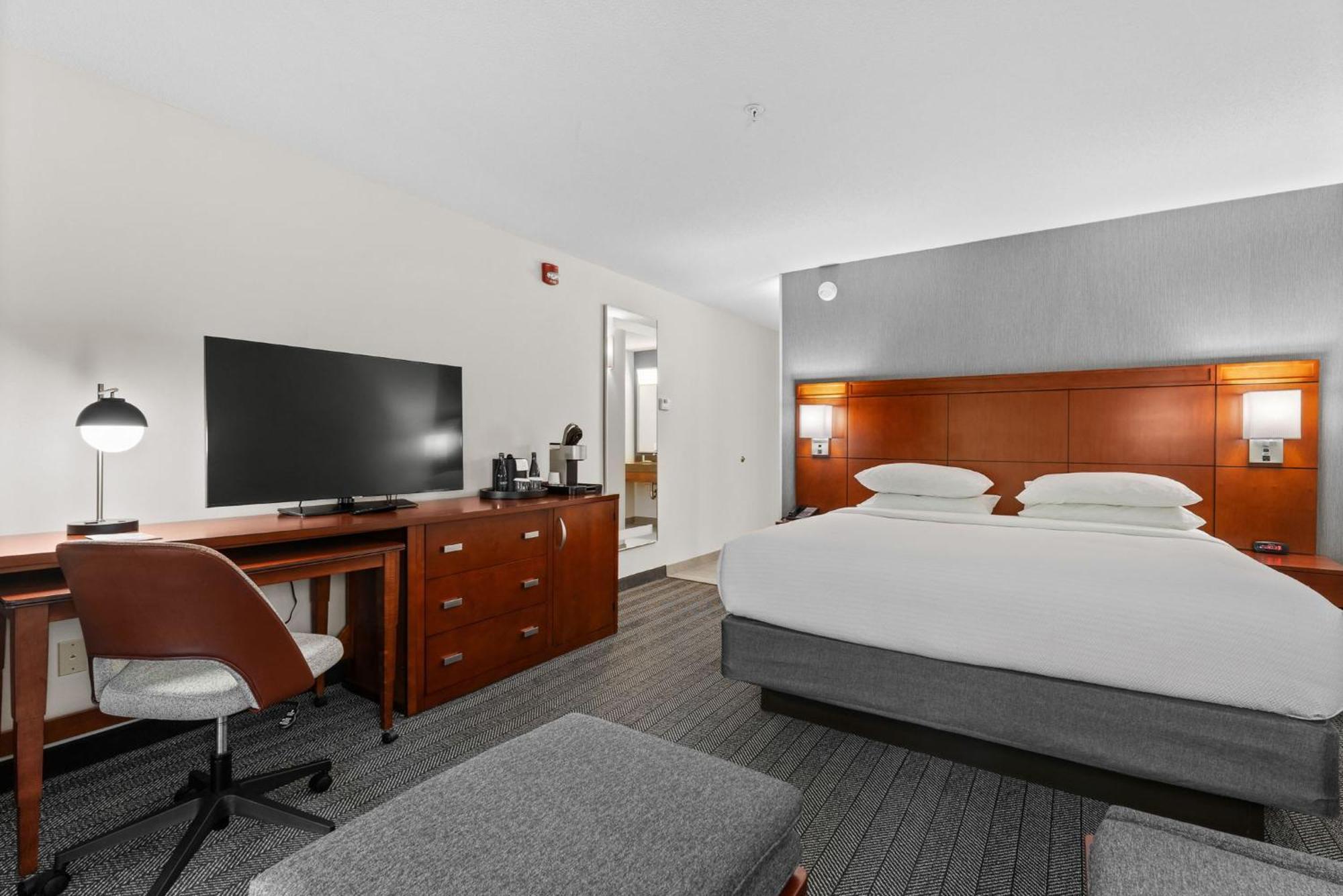 Hotel Courtyard Burlington Williston Exterior foto